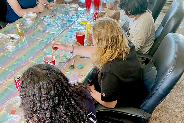Students learn DBT skills through an art activity during a group therapy session at a residential DBT program for teens | Discovery Ranch South, a residential treatment program for girls and teens assigned female at birth